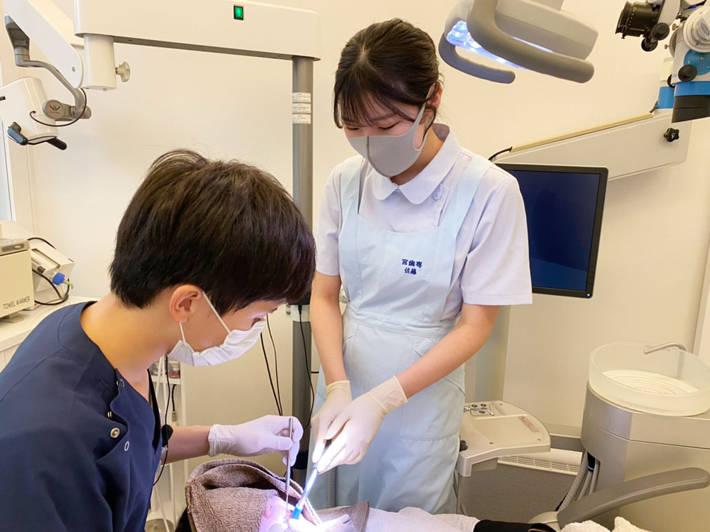 歯科医院での臨床実習の様子