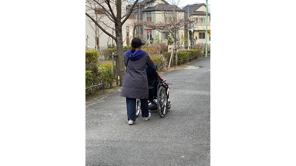 車椅子での生活になっても、介護する家族は同じ景色を見ていたい。