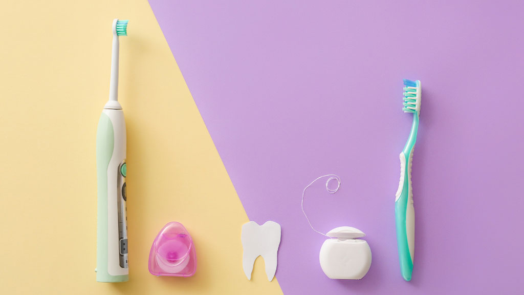 電動歯ブラシと歯間清掃用具
