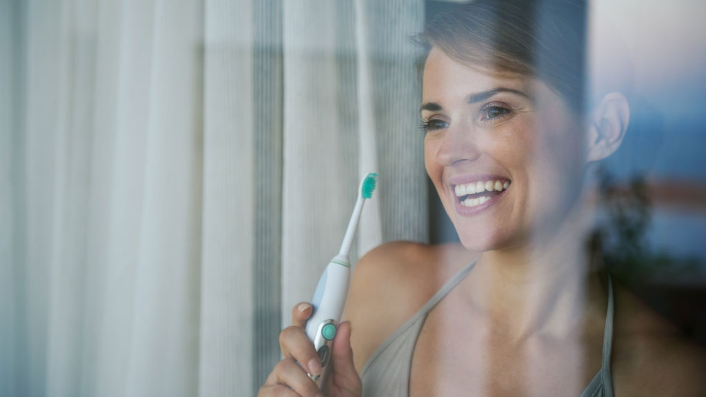 手用歯ブラシも電動歯ブラシも縦磨きで使用してもらう