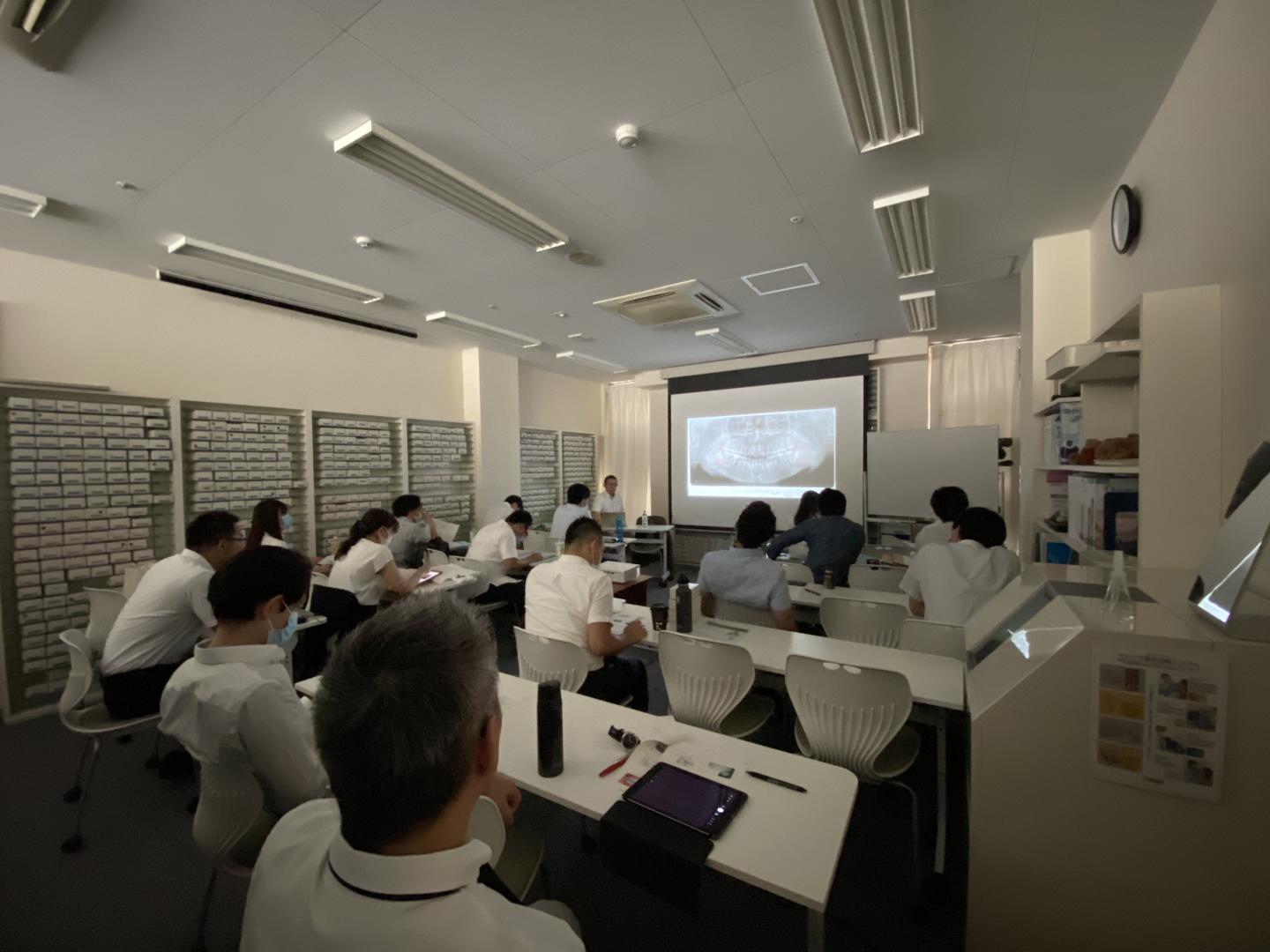 院内勉強会は千里山田兄弟歯科で行います。